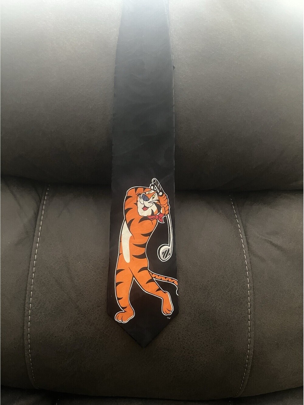 Vintage 1997 Kellogg's Co Tony the Tiger Golfing Black Tie 56 Inches